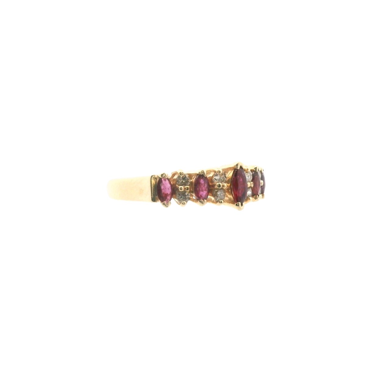 Vintage 14K Yellow Gold Diamond & Ruby Pyramid Ring