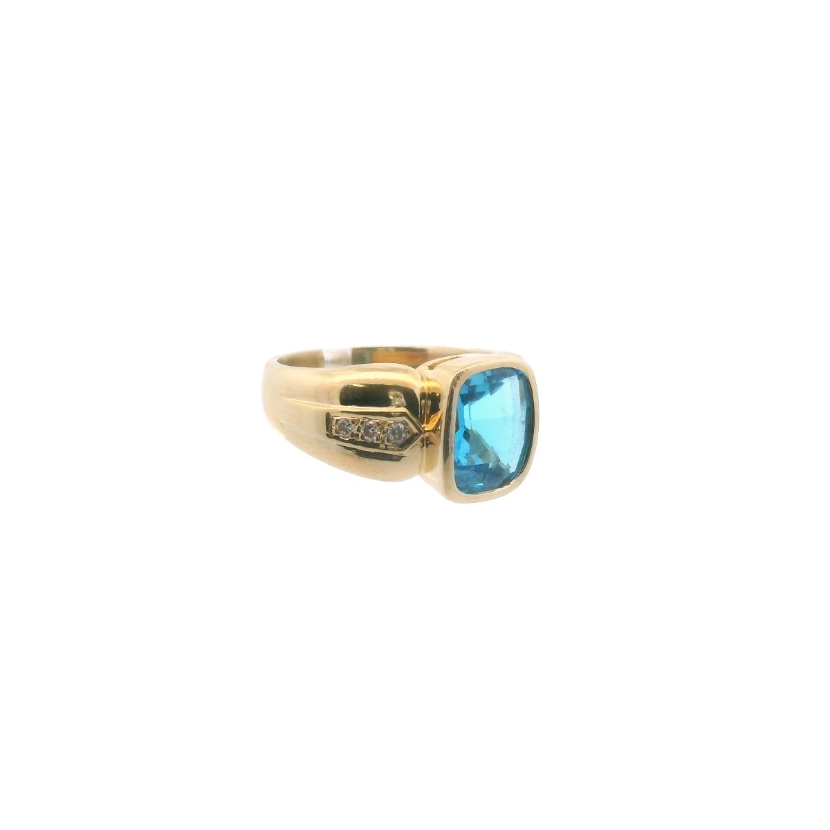 18K Yellow Gold Diamond & Checkerboard Cut Blue Topaz Ring