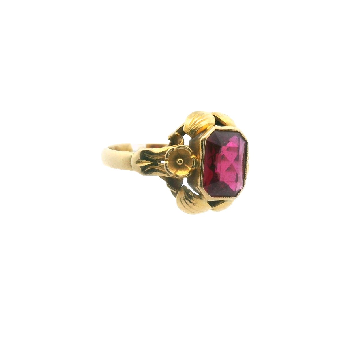 Retro 20K Yellow Gold Lab Created Ruby Flower Design Ring