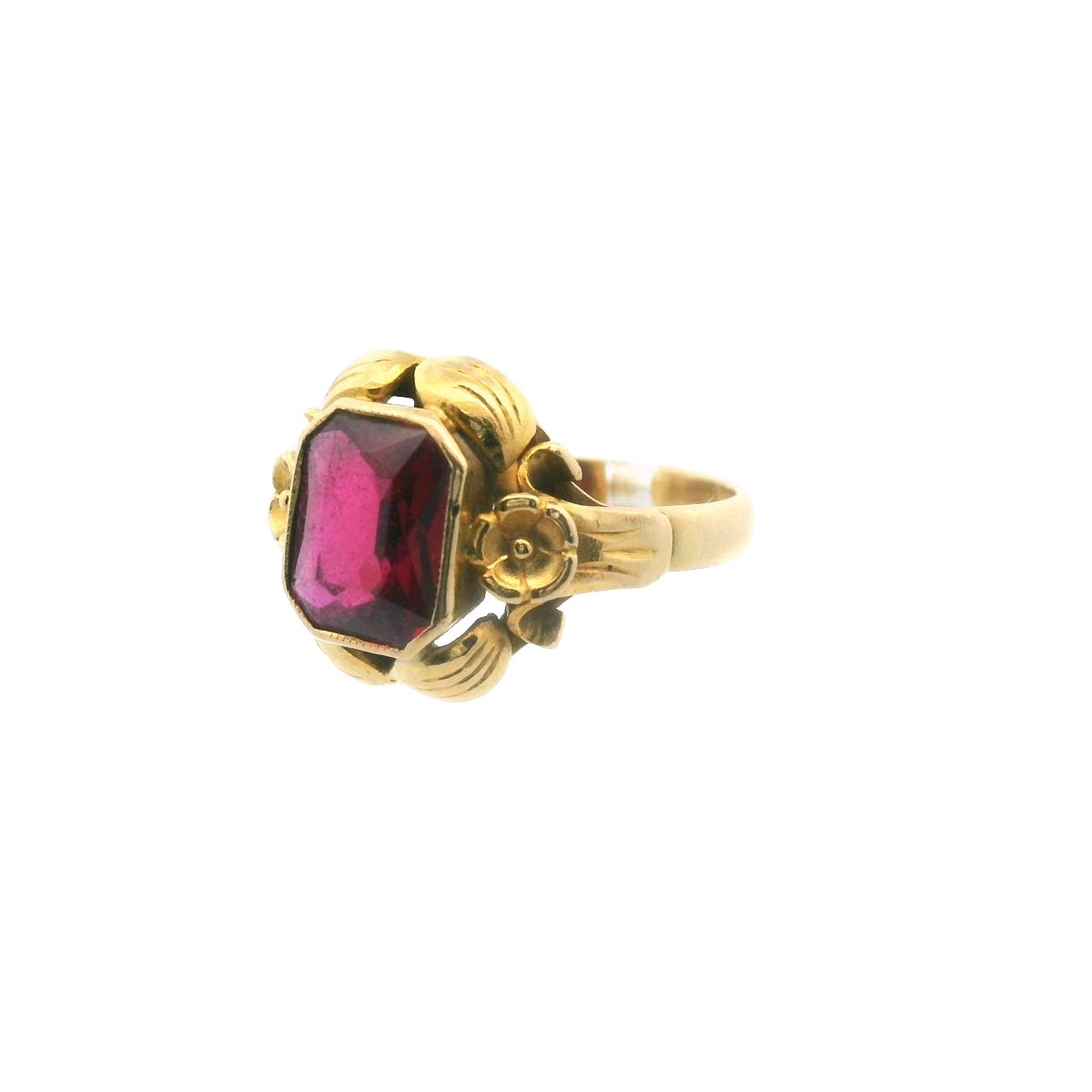 Retro 20K Yellow Gold Lab Created Ruby Flower Design Ring