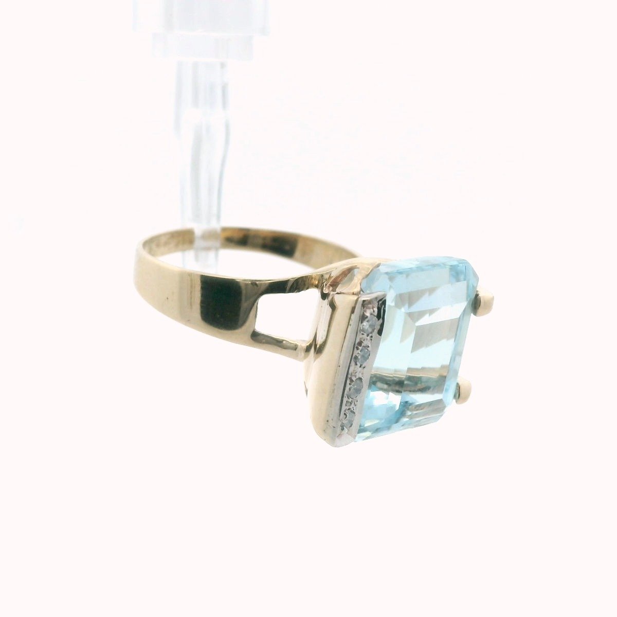 Vintage 14K Yellow Gold Diamond & Blue Topaz Ring