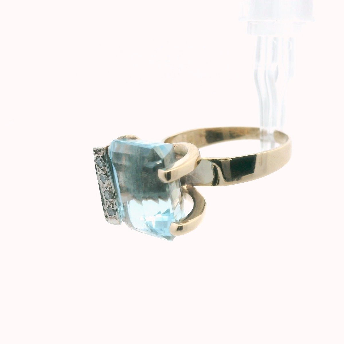 Vintage 14K Yellow Gold Diamond & Blue Topaz Ring
