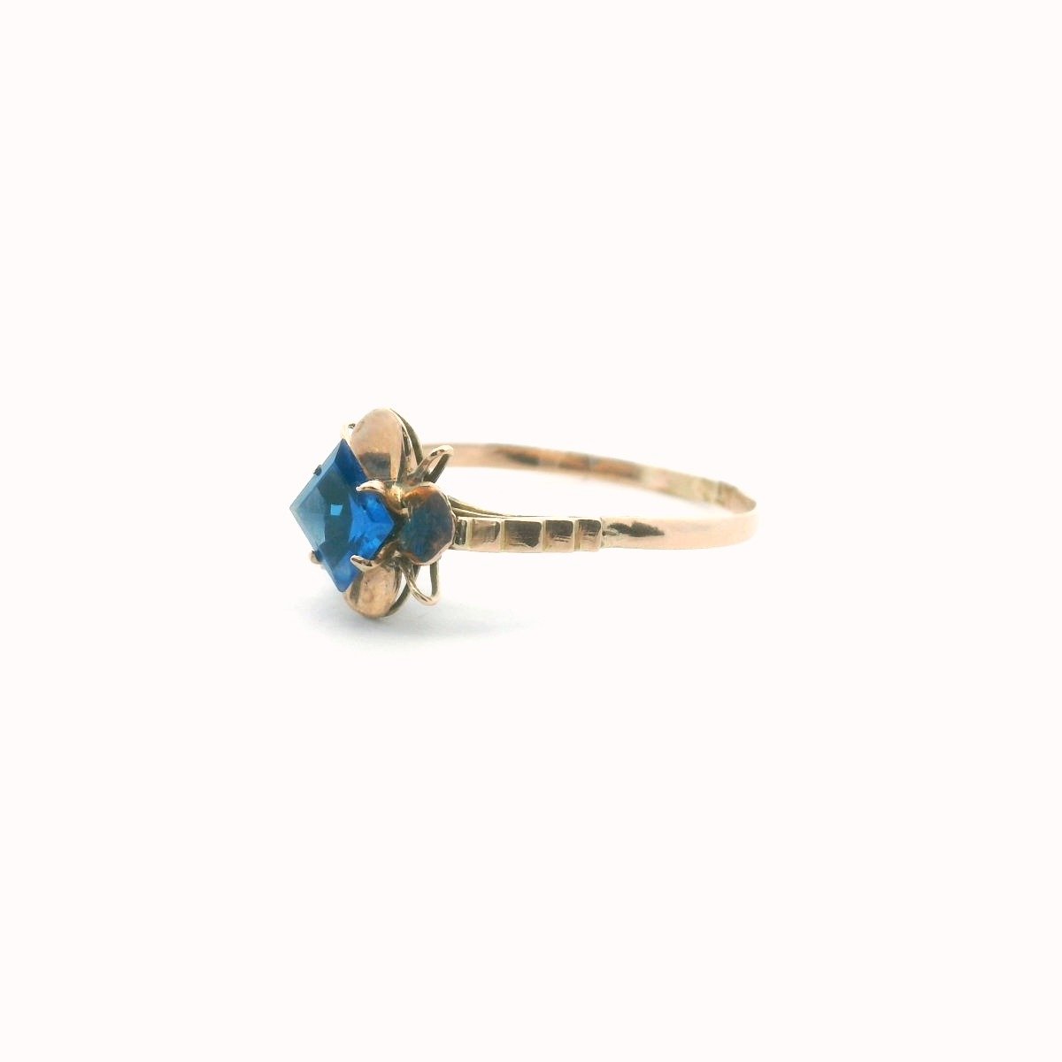Vintage 14K Yellow Gold Lab Created Sapphire Ring