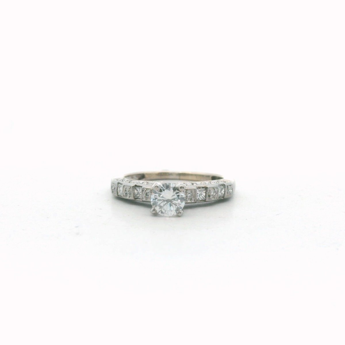 18K White Gold Diamond Engagement Ring