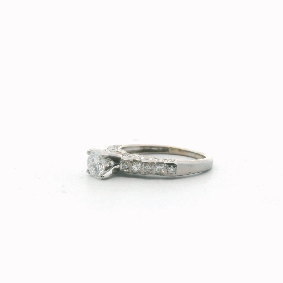 18K White Gold Diamond Engagement Ring