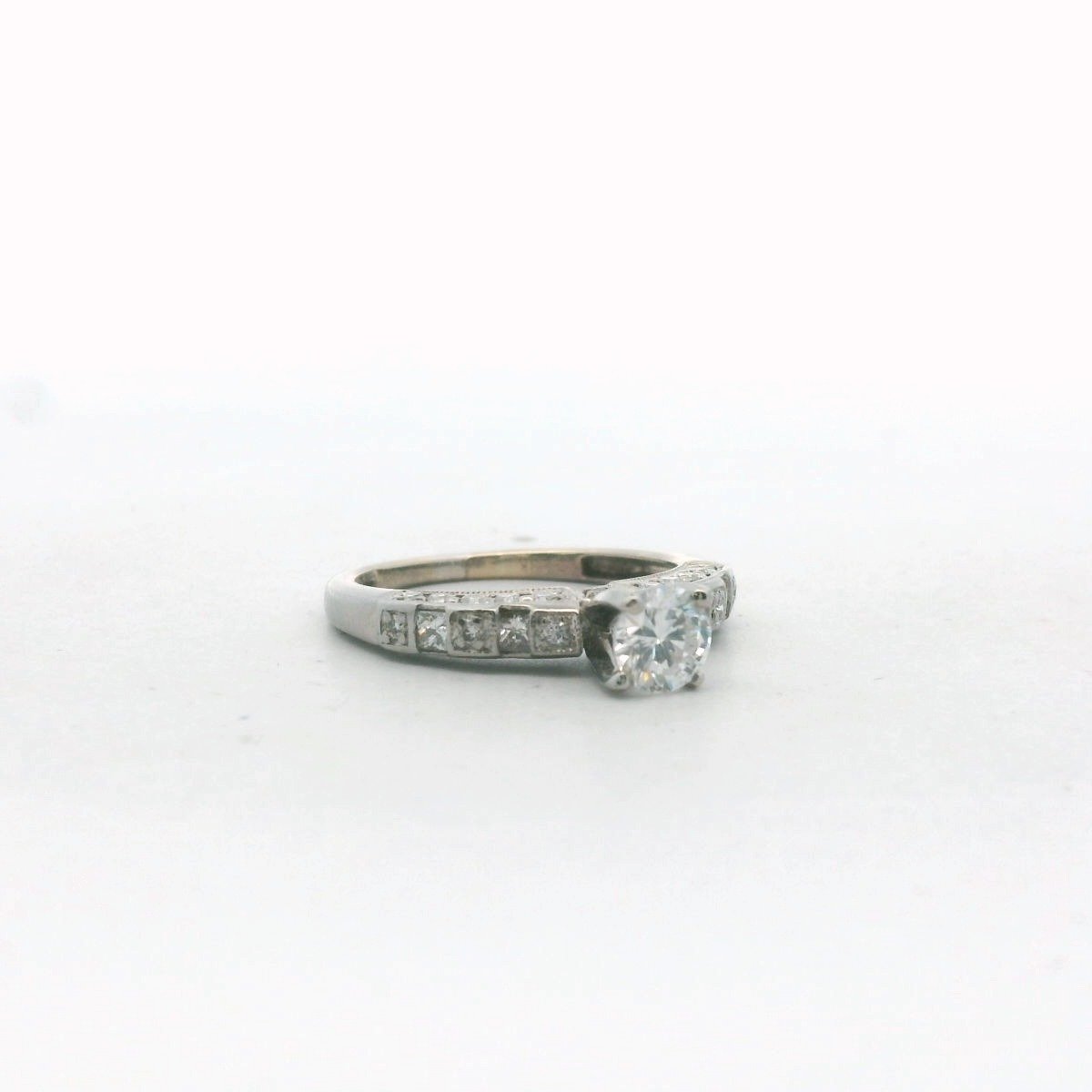 18K White Gold Diamond Engagement Ring