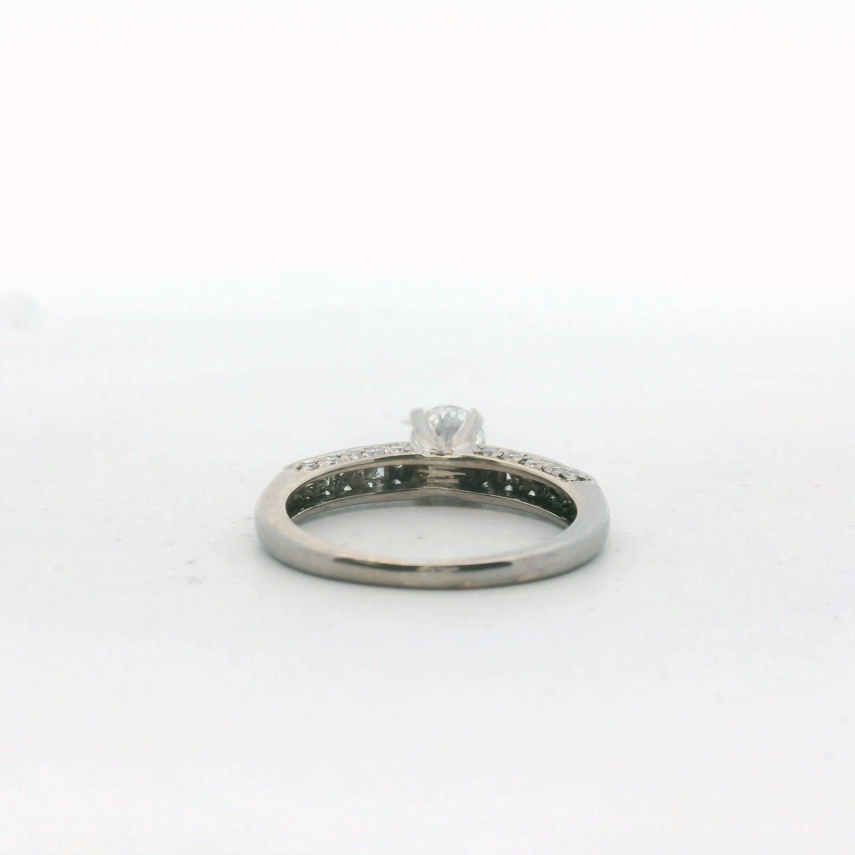 18K White Gold Diamond Engagement Ring