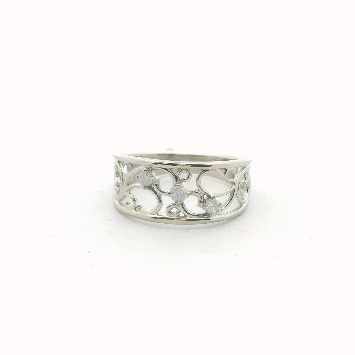 Vintage 10K White Gold Diamond Scrollwork Tapered Band