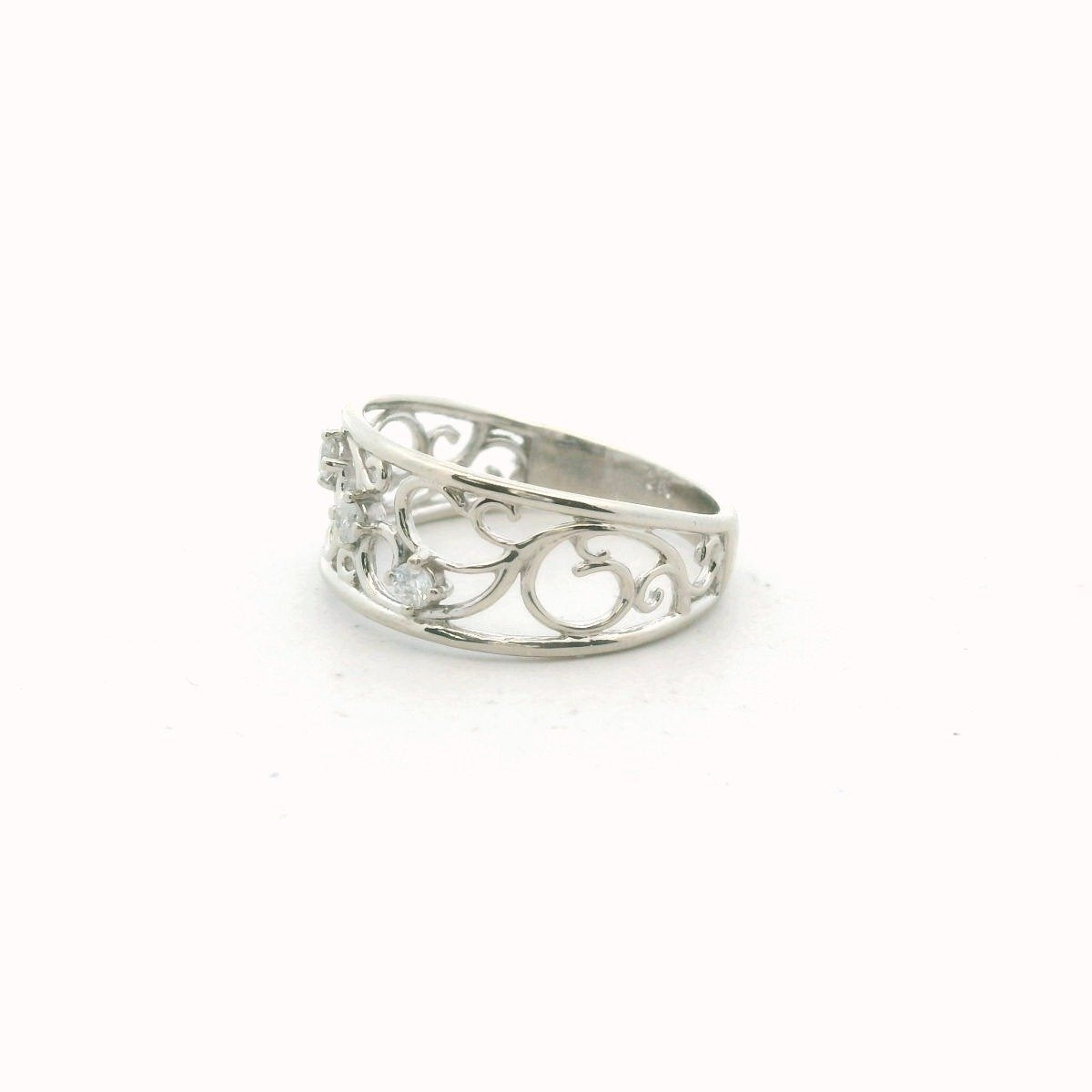 Vintage 10K White Gold Diamond Scrollwork Tapered Band