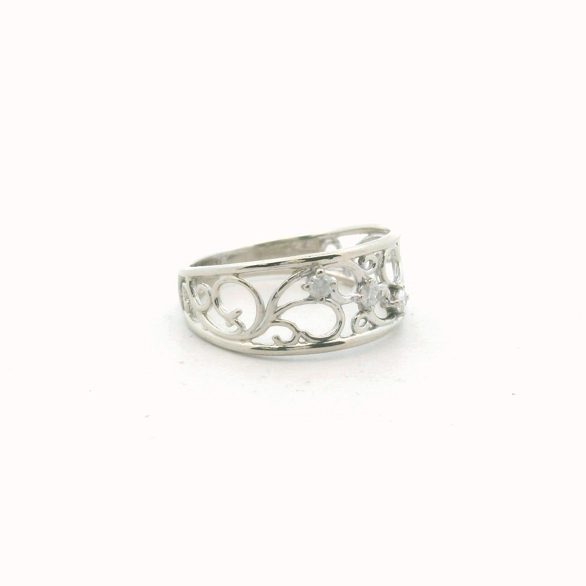 Vintage 10K White Gold Diamond Scrollwork Tapered Band