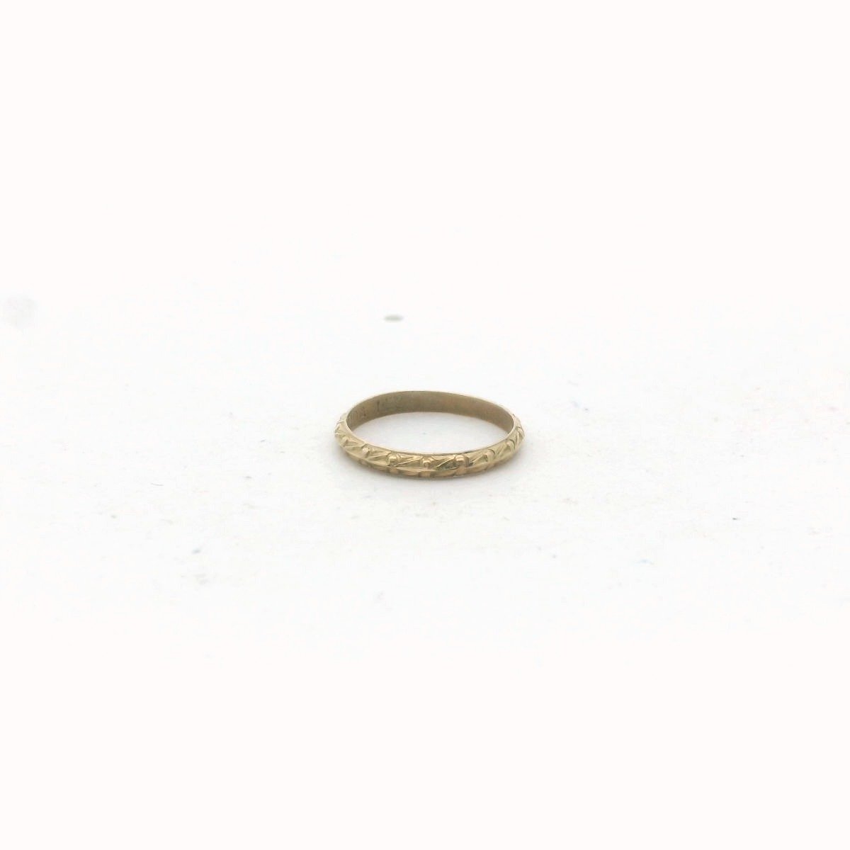 Antique 10K Yellow Gold Carved Baby Ring