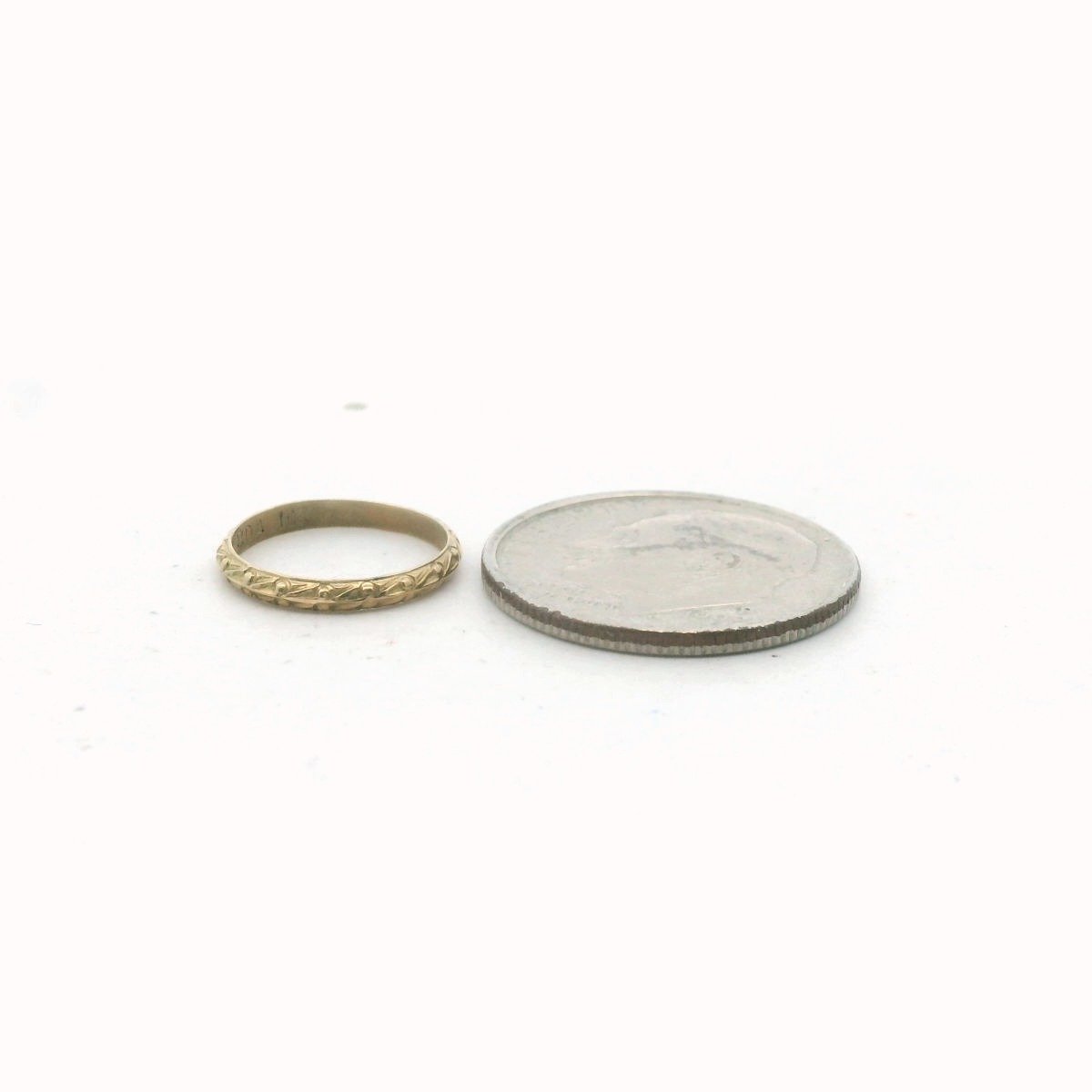 Antique 10K Yellow Gold Carved Baby Ring