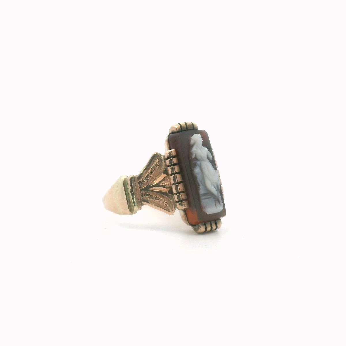 Antique Victorian 10K Yellow Gold Sardonyx Cameo Ring