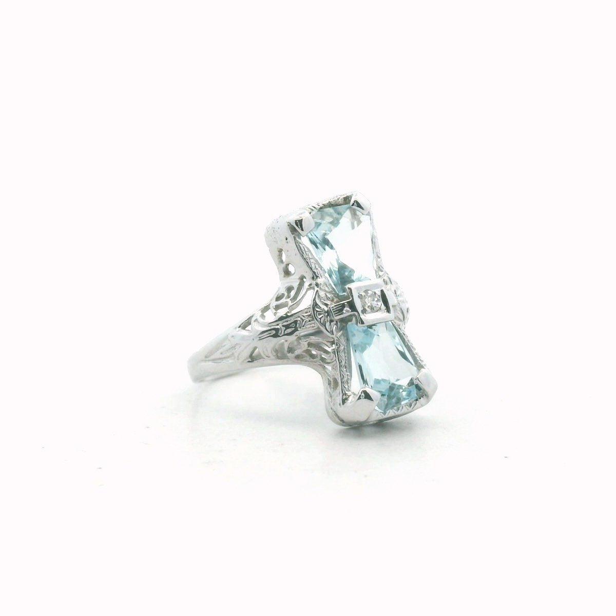 Antique Edwardian 18K White Gold Diamond & Aquamarine Filigree Ring