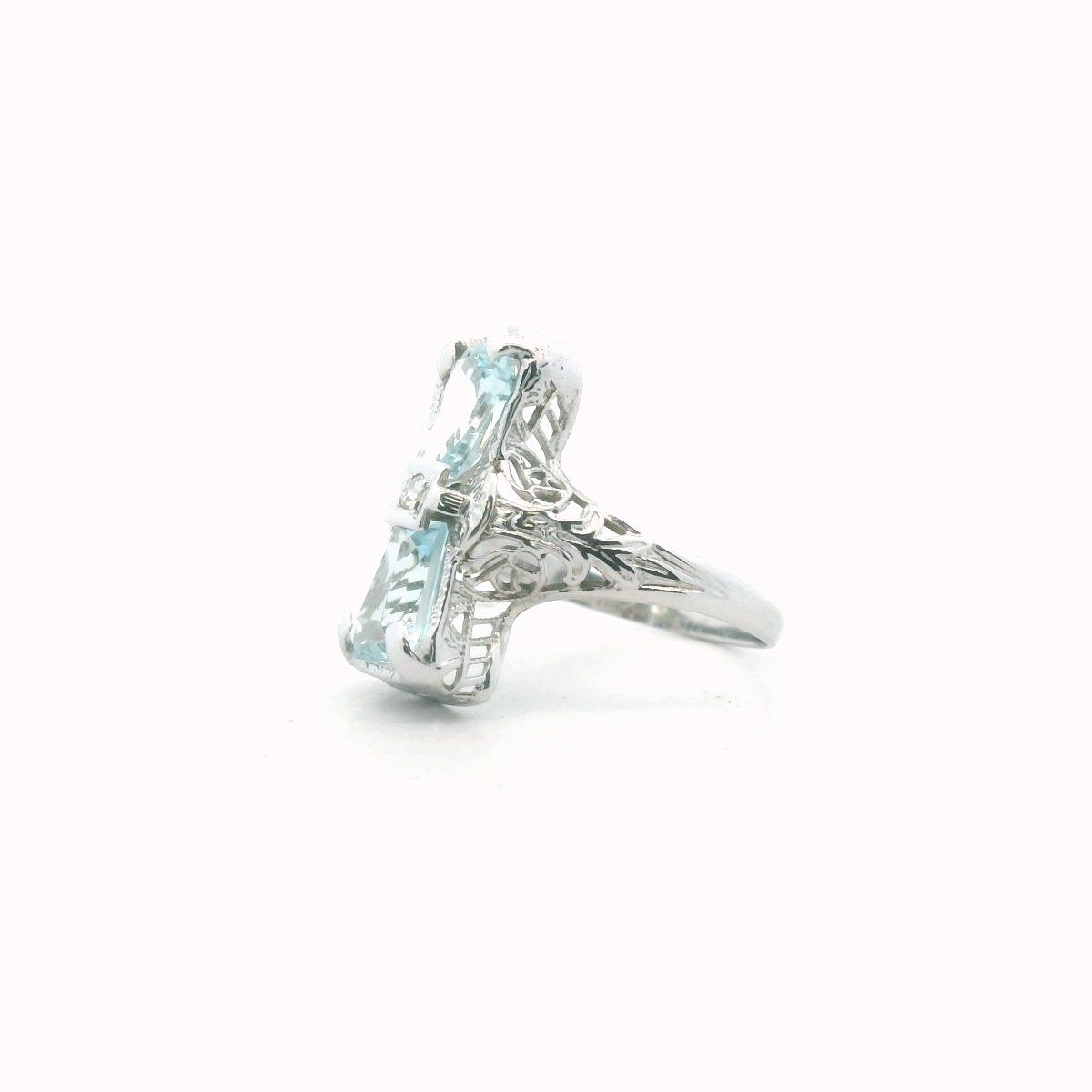 Antique Edwardian 18K White Gold Diamond & Aquamarine Filigree Ring