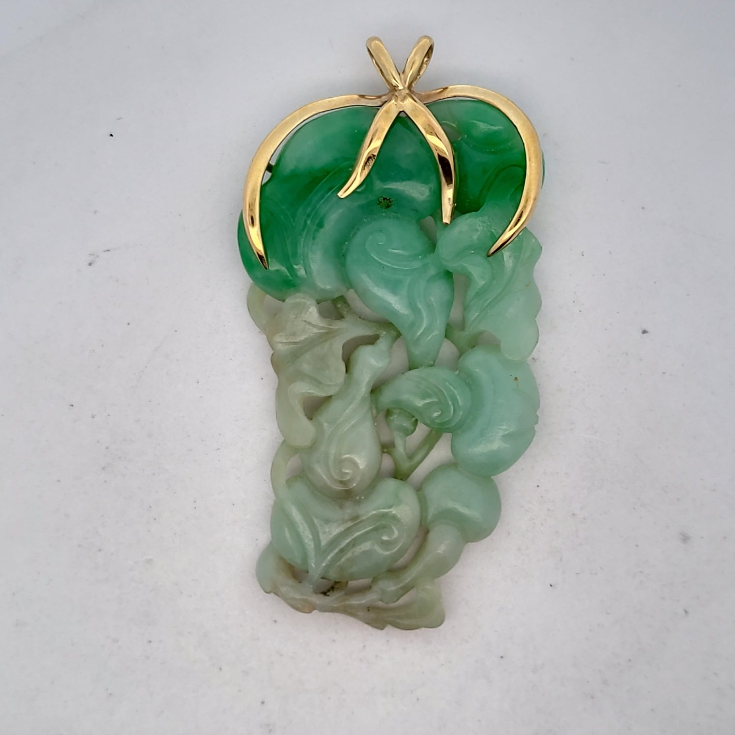 Vintage 14K Yellow Gold Carved Jadeite Pendant