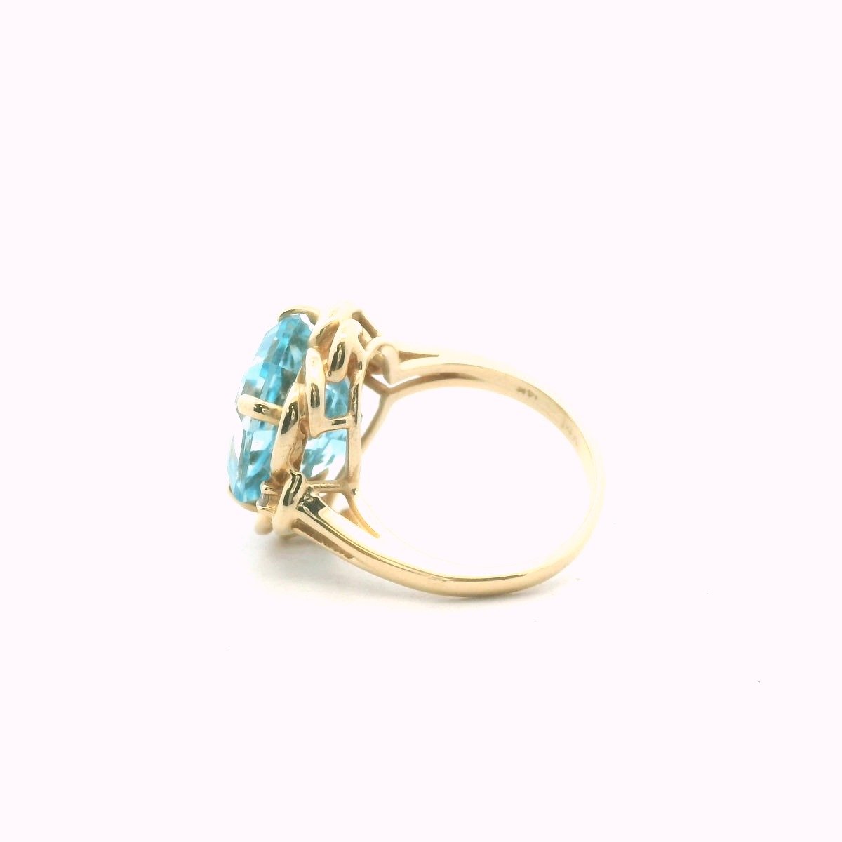 Vintage 14K Yellow Gold Blue Topaz Diamond Accent Ring