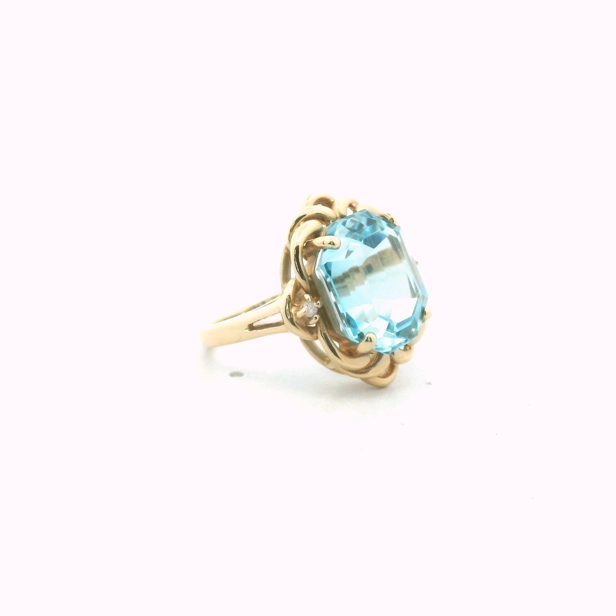 Vintage 14K Yellow Gold Blue Topaz Diamond Accent Ring