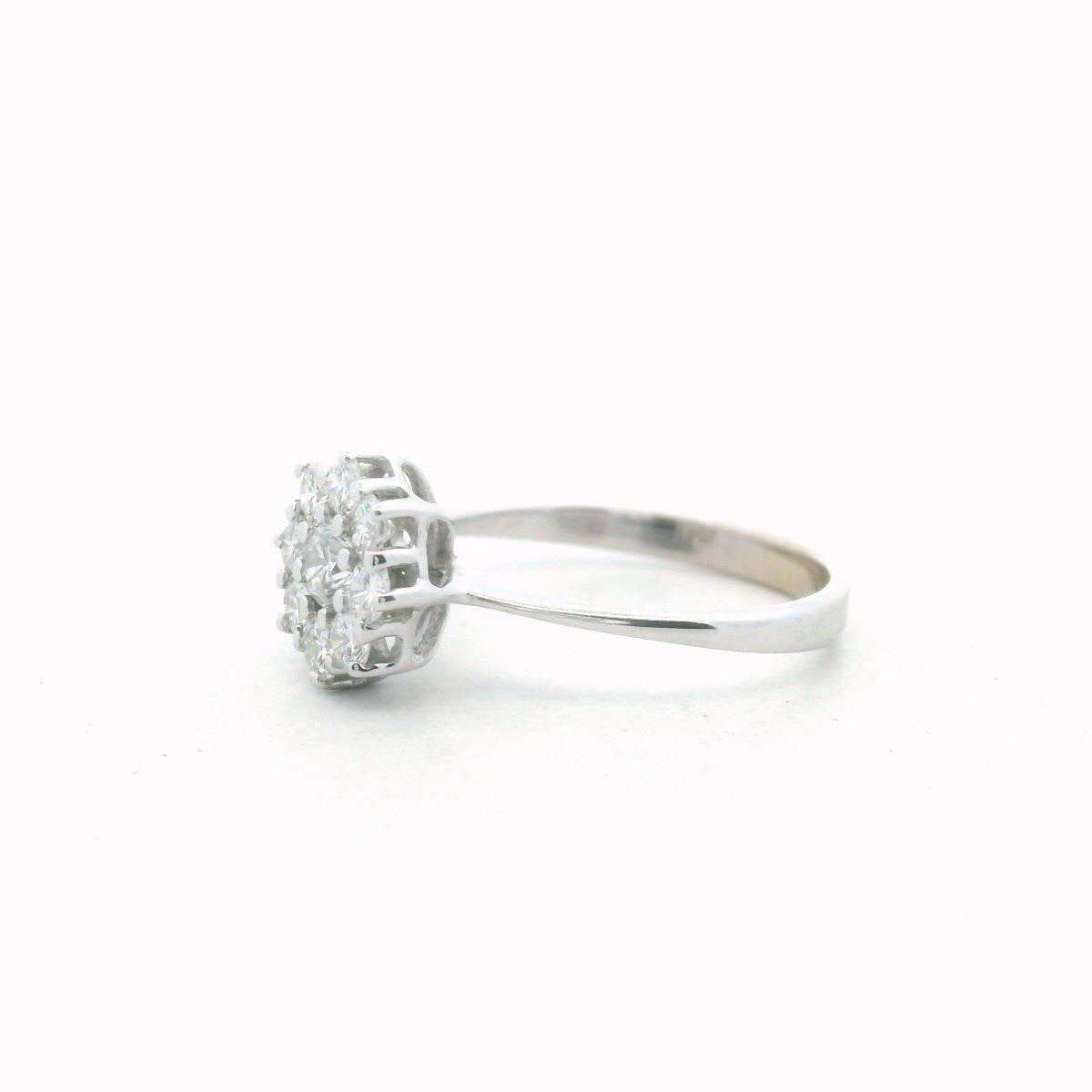 18K White Gold Diamond Cluster Ring