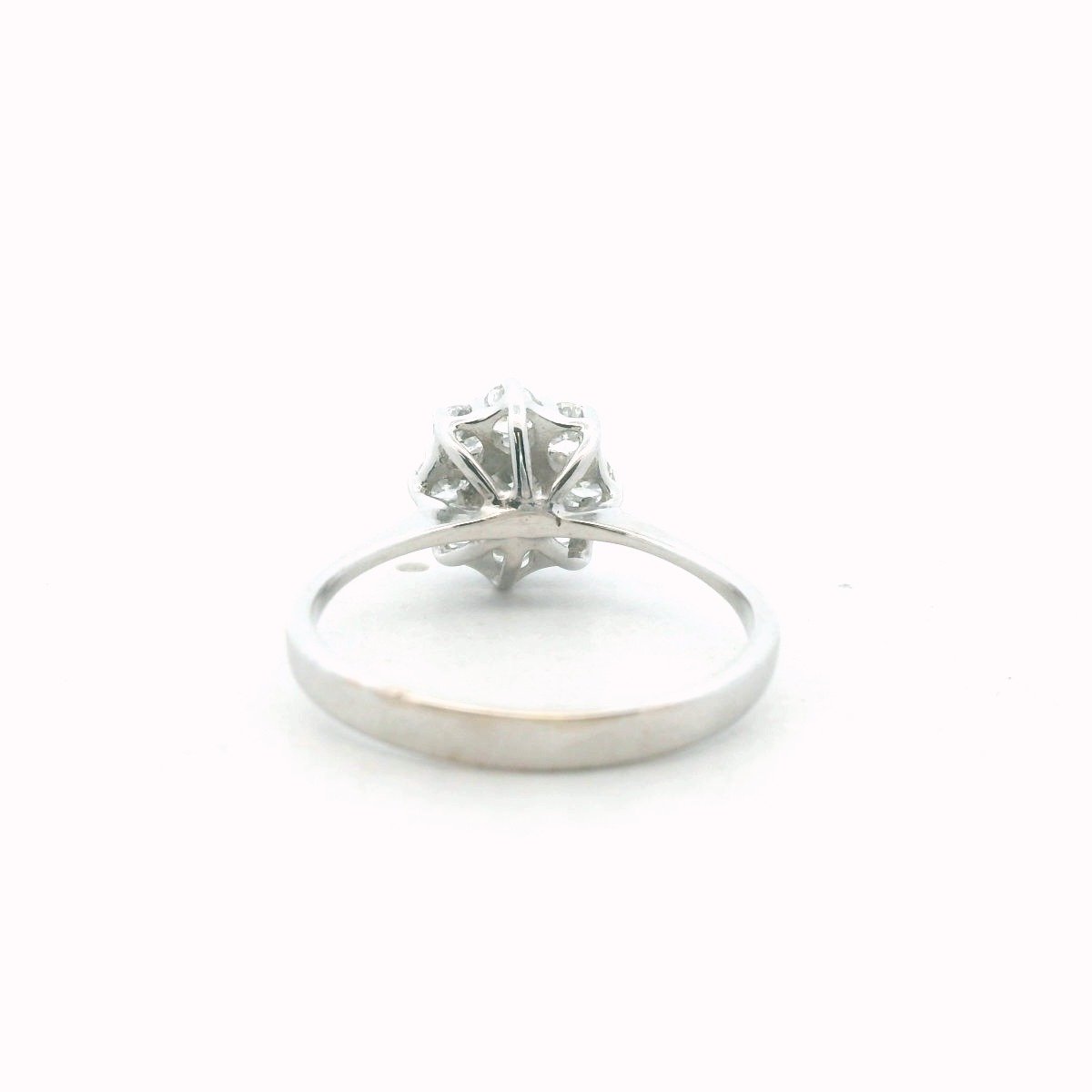 18K White Gold Diamond Cluster Ring