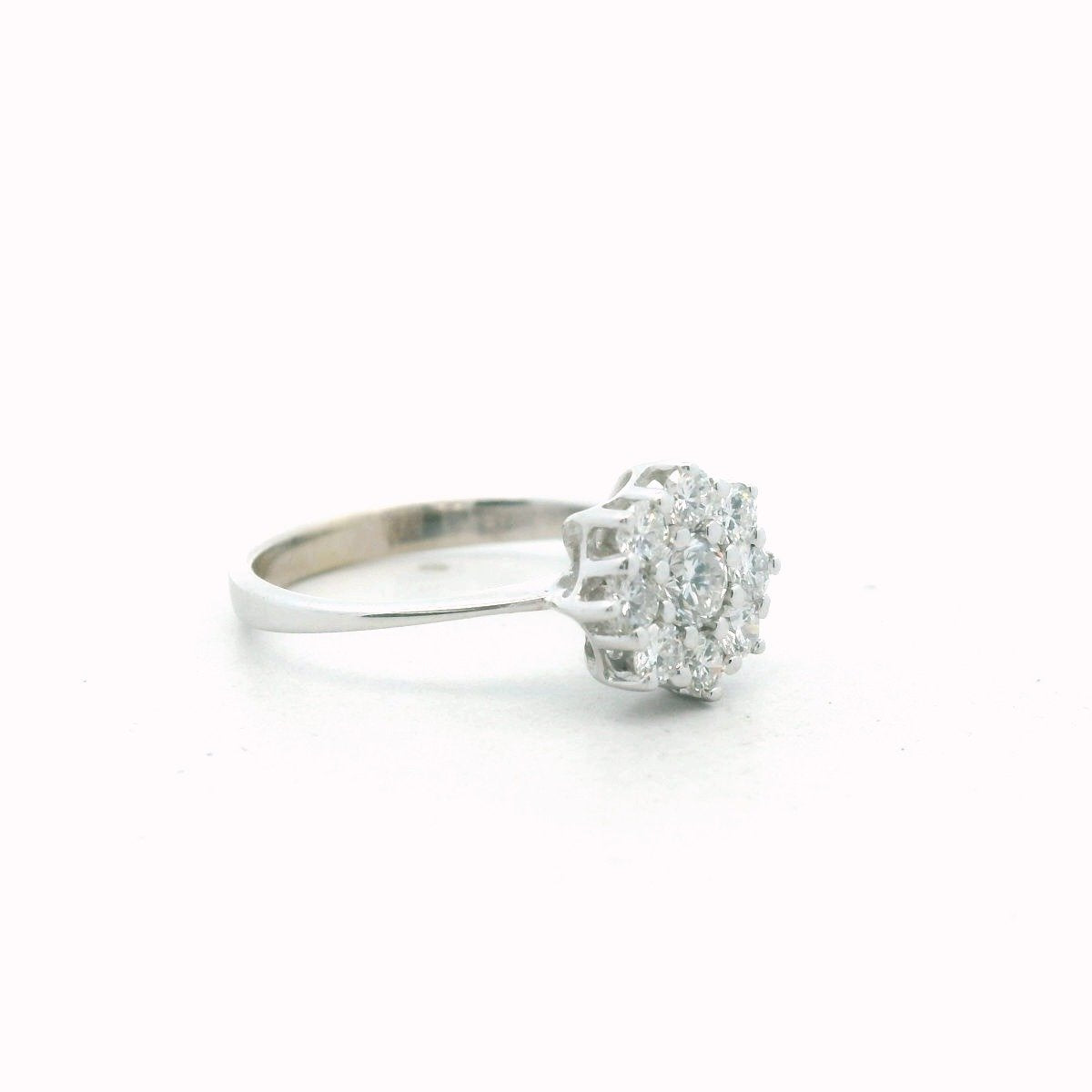 18K White Gold Diamond Cluster Ring