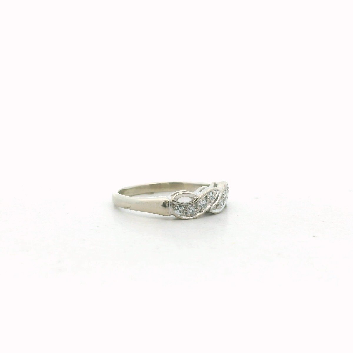 Vintage 14K White Gold Diamond Ribbon Ring