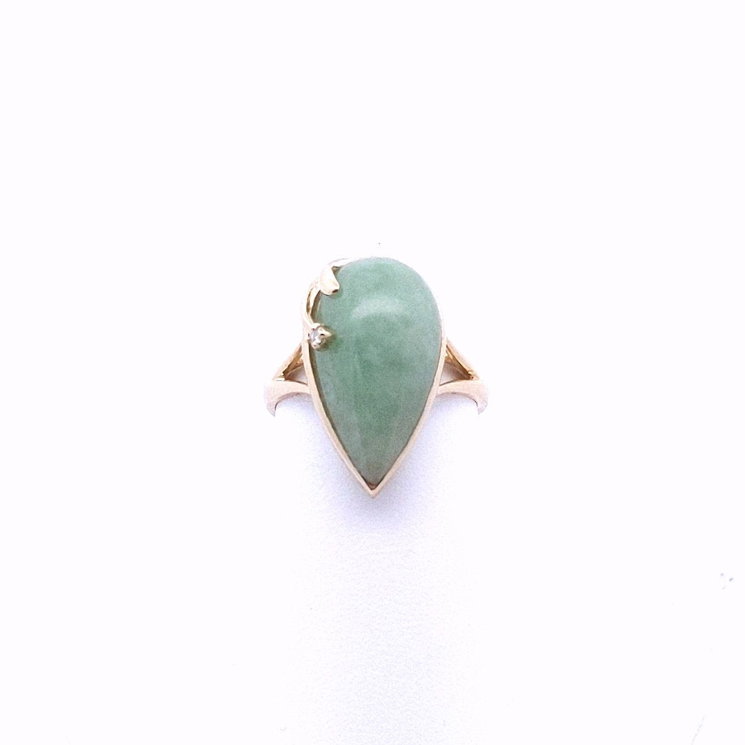 Estate $330 14K Yellow Gold Celadon Jade Diamond Ring