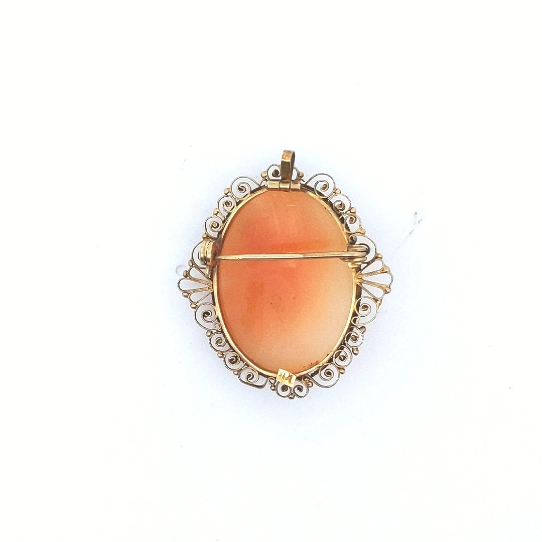 Vintage 18K Yellow Gold Hand Carved Shell Cameo Brooch