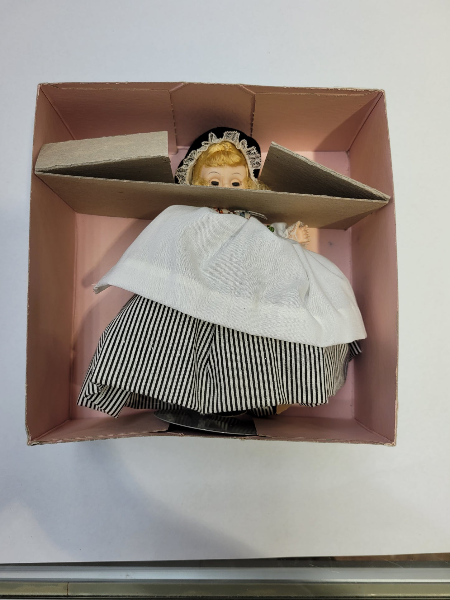 "Great Britain" 558 Madame Alexander Doll