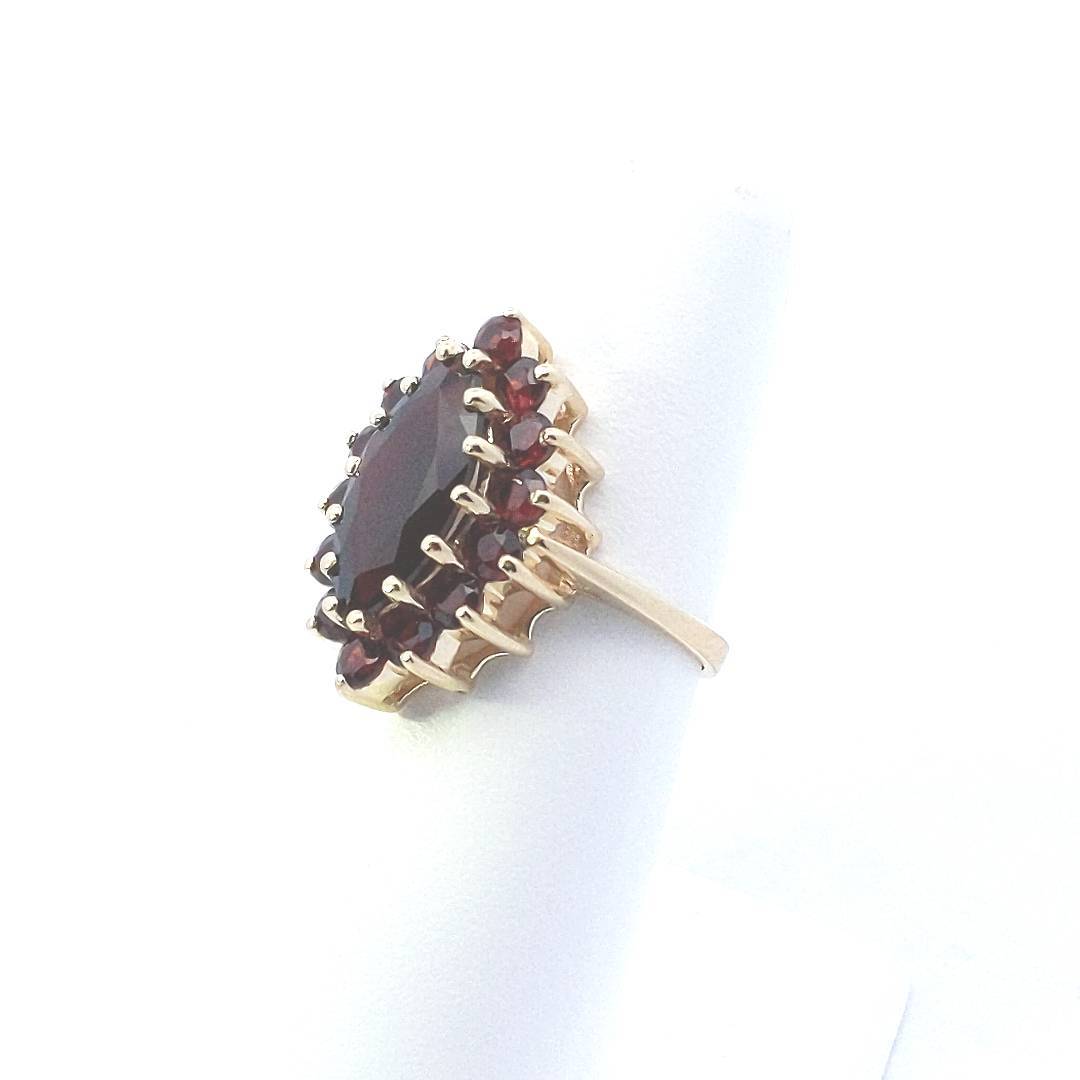 Vintage $260 10K Yellow Gold Marquise and Round Garnet Ring