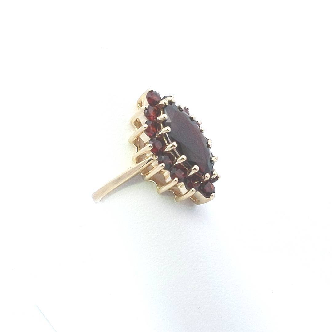 Vintage $260 10K Yellow Gold Marquise and Round Garnet Ring