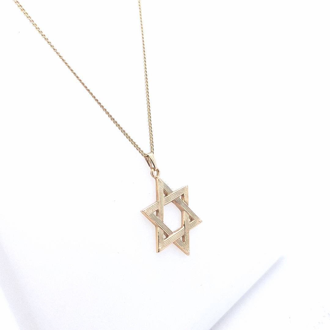 Estate $640 14K Yellow Gold Star of David Necklace