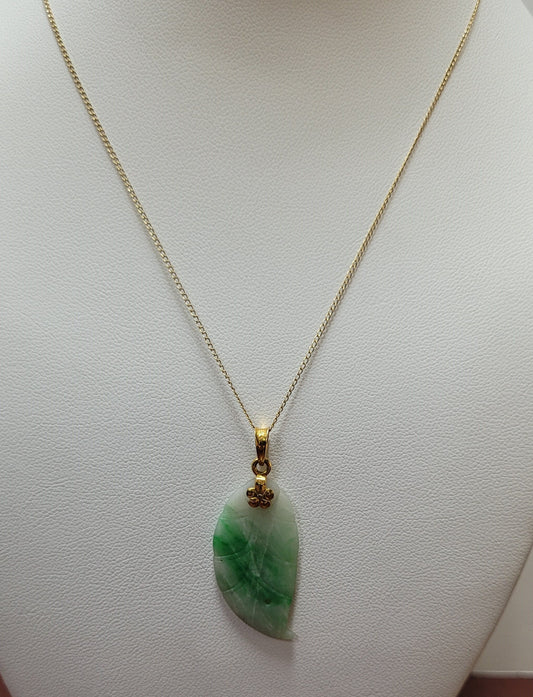 Vintage $200 14K Yellow Gold TYLK Jadeite Carved Necklace