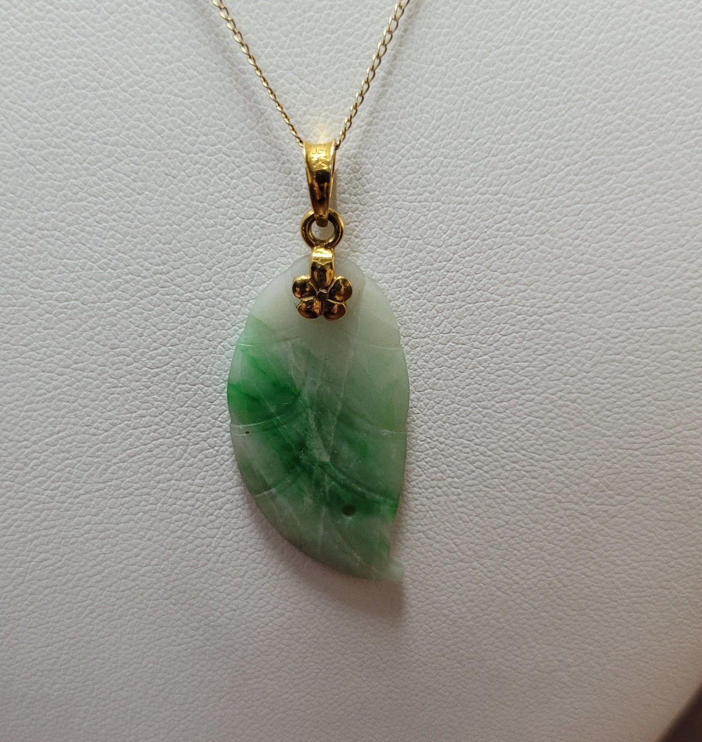 Vintage $200 14K Yellow Gold TYLK Jadeite Carved Necklace