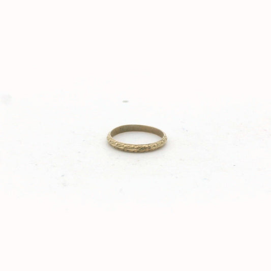 Antique 10K Yellow Gold Carved Baby Ring