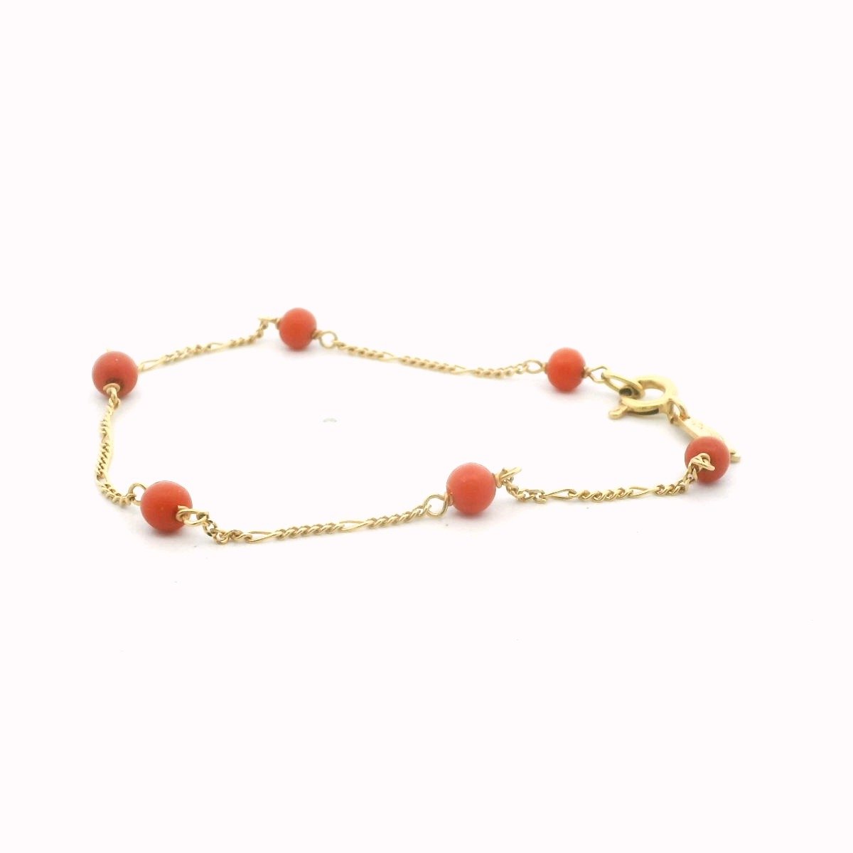 18K Yellow Gold Coral Bead Figaro Chain Bracelet