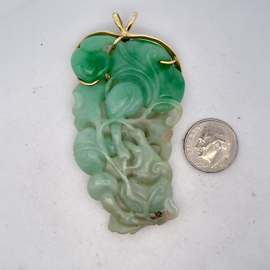 Vintage 14K Yellow Gold Carved Jadeite Pendant