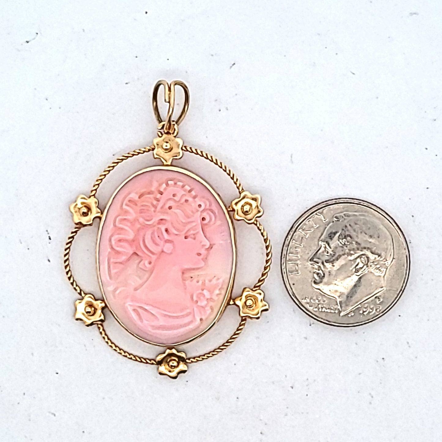 Vintage 14K Yellow Gold Carved Pink Shell Cameo Pendant