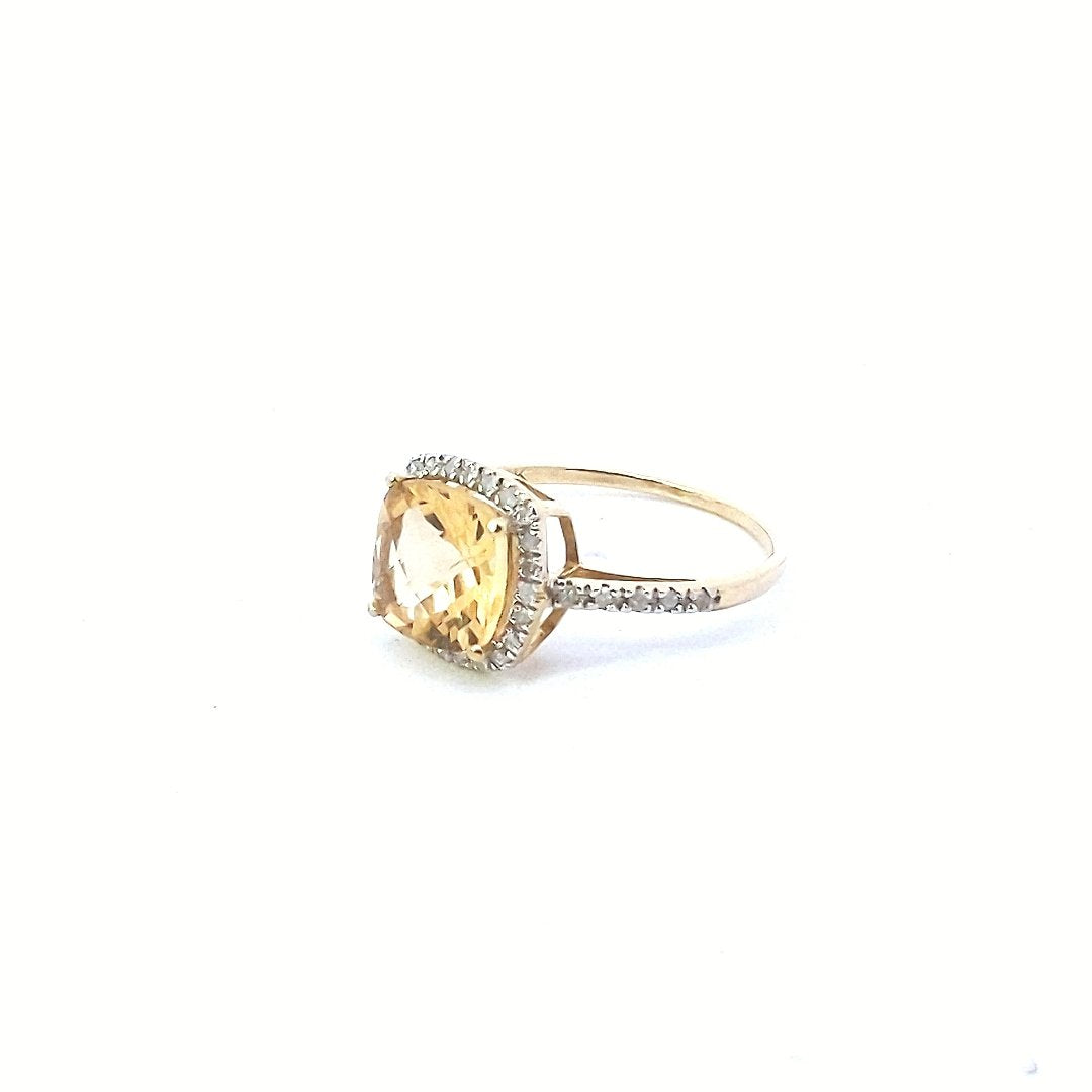 Estate 10K Yellow Gold Citrine Diamond Surrounded Ring