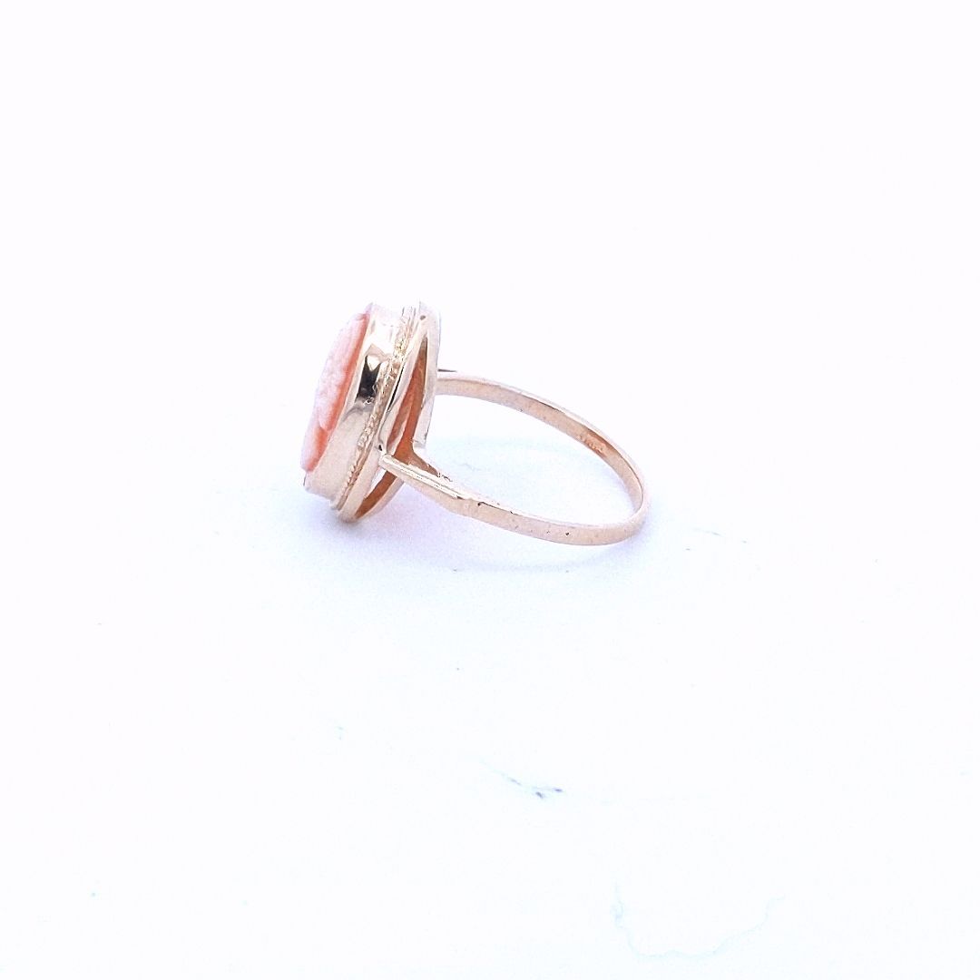Vintage 14K Yellow Gold Carved Shell Cameo Ring