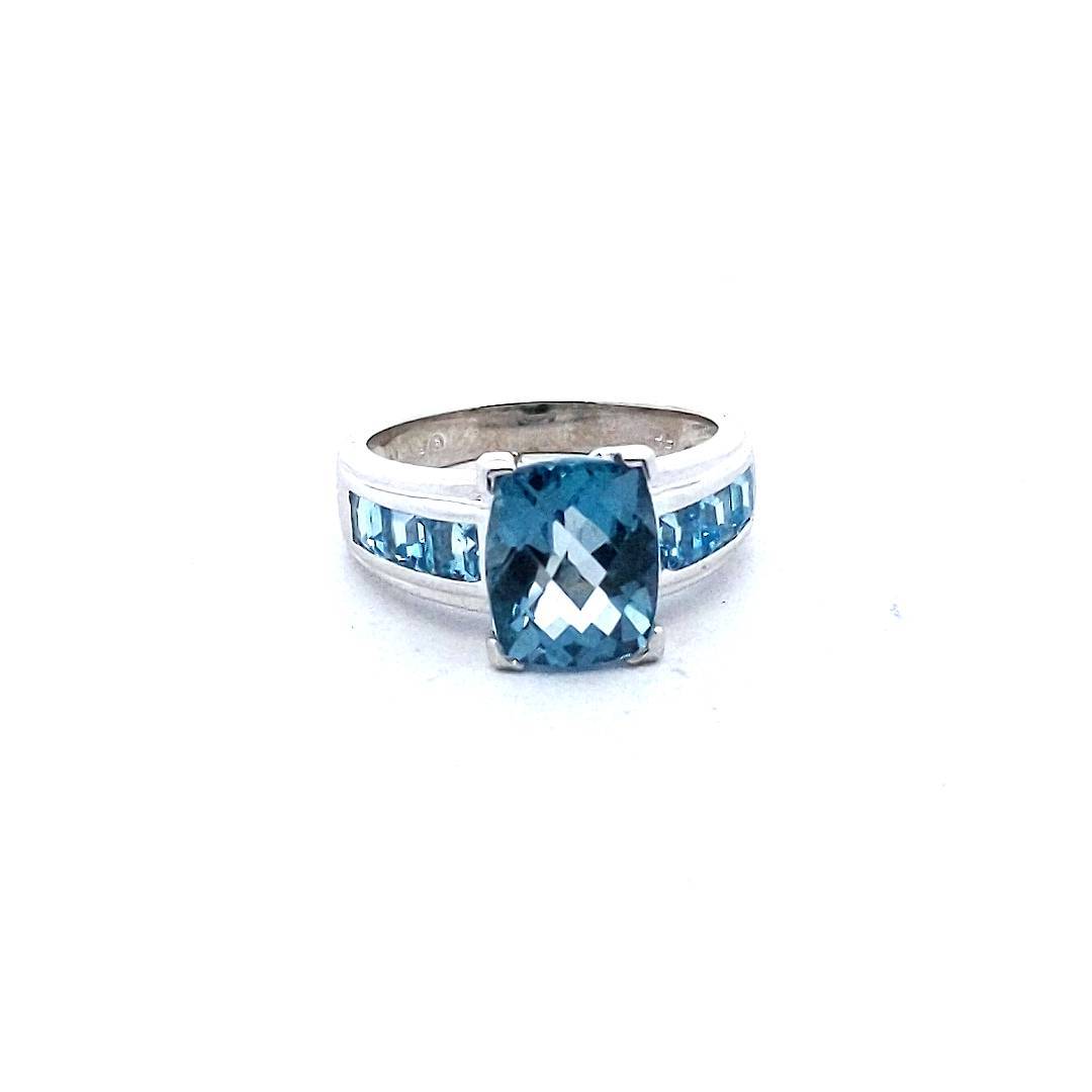 Estate $435 14K White Gold Blue Topaz Ring
