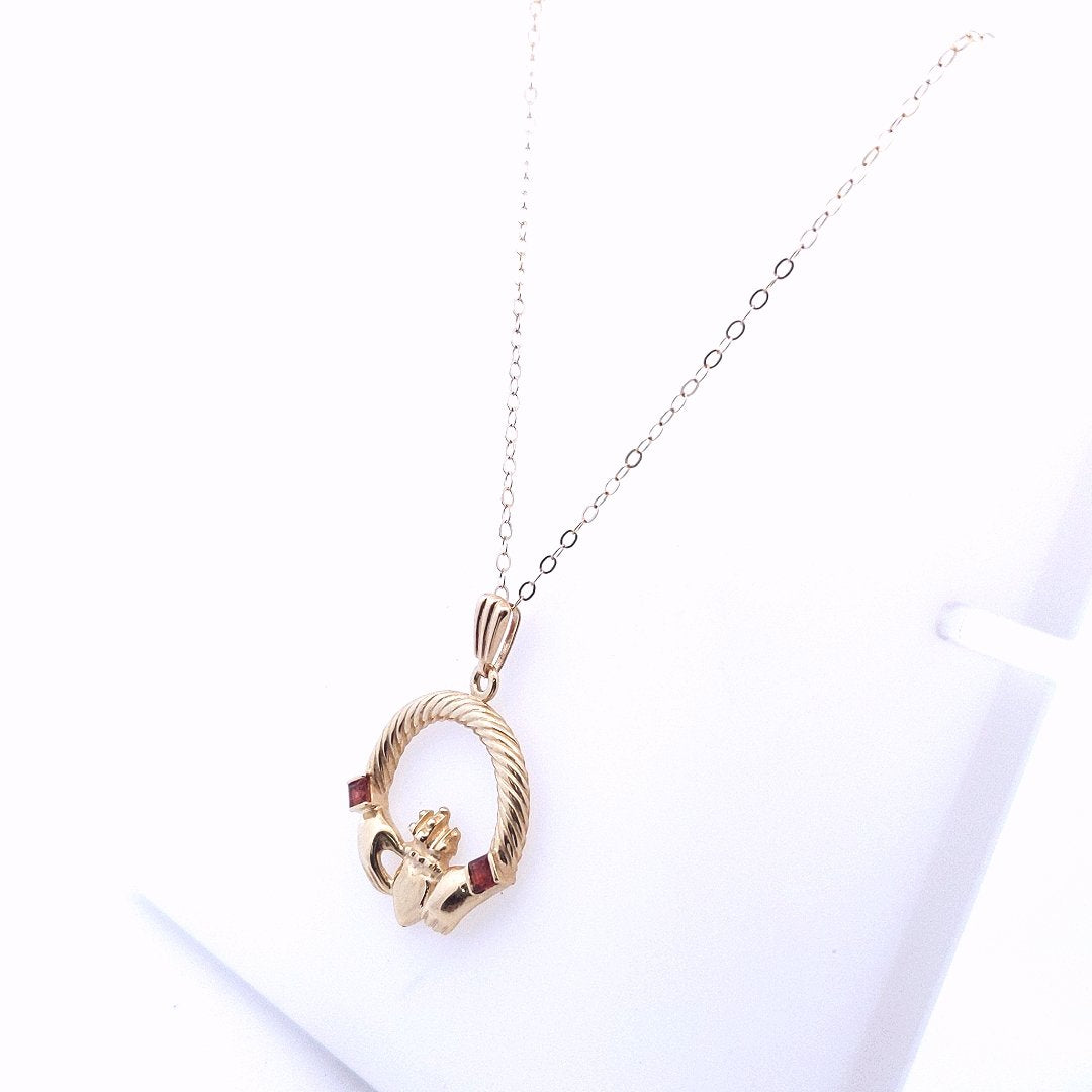 Estate $390 10K Yellow Gold Garnet Claddagh Pendant Necklace