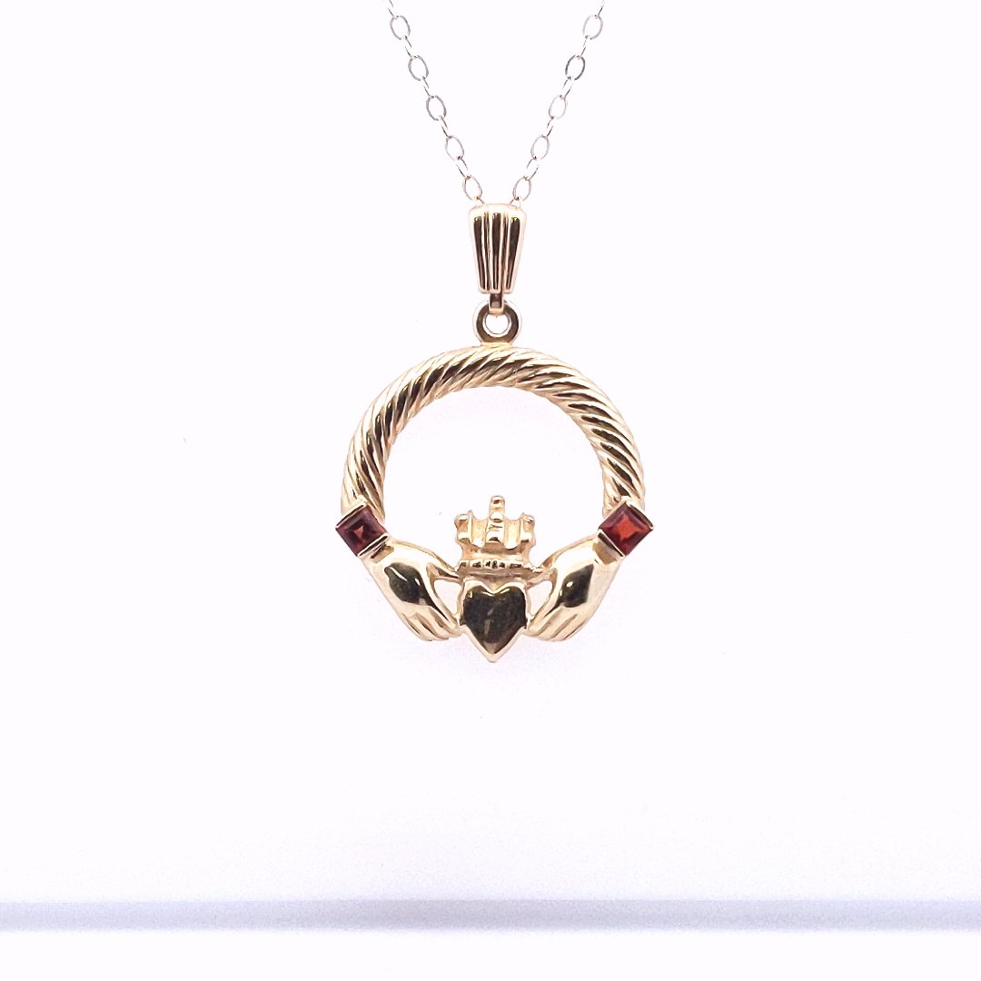 Estate $390 10K Yellow Gold Garnet Claddagh Pendant Necklace