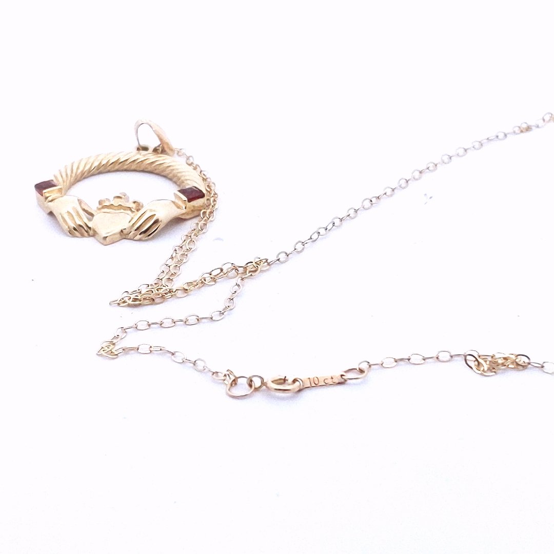 Estate $390 10K Yellow Gold Garnet Claddagh Pendant Necklace