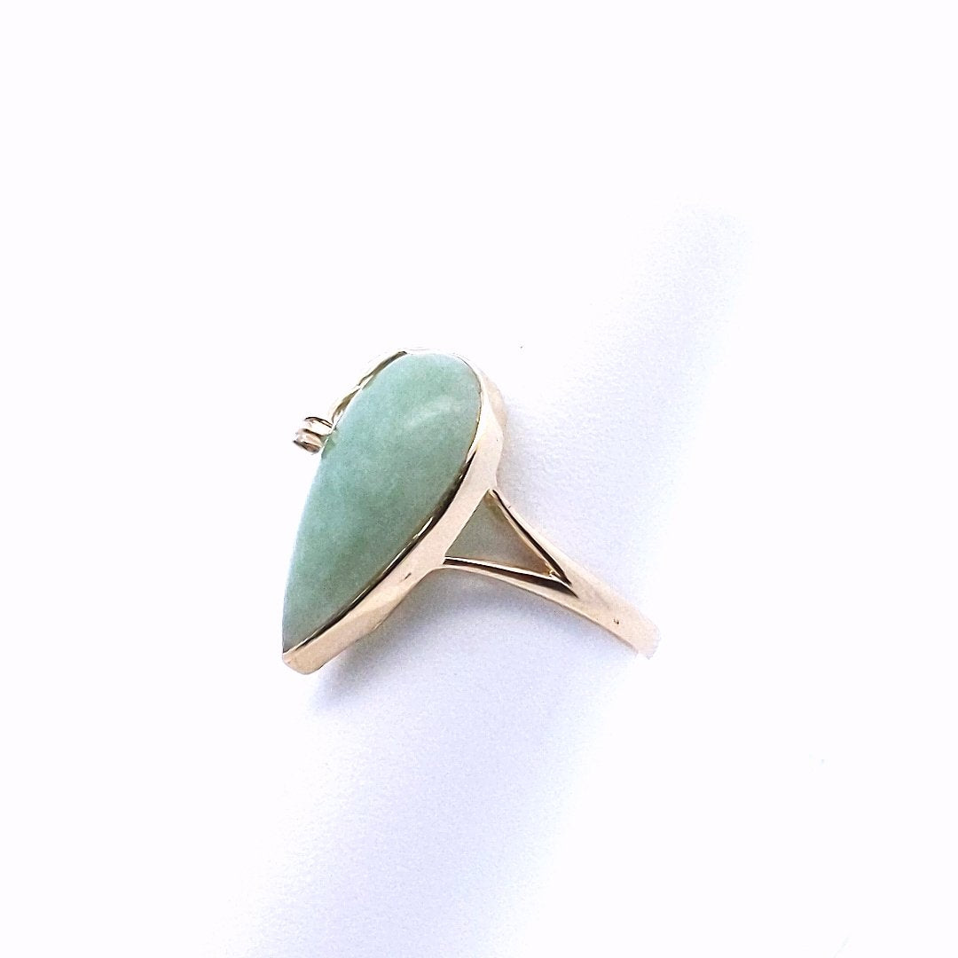 Estate $330 14K Yellow Gold Celadon Jade Diamond Ring