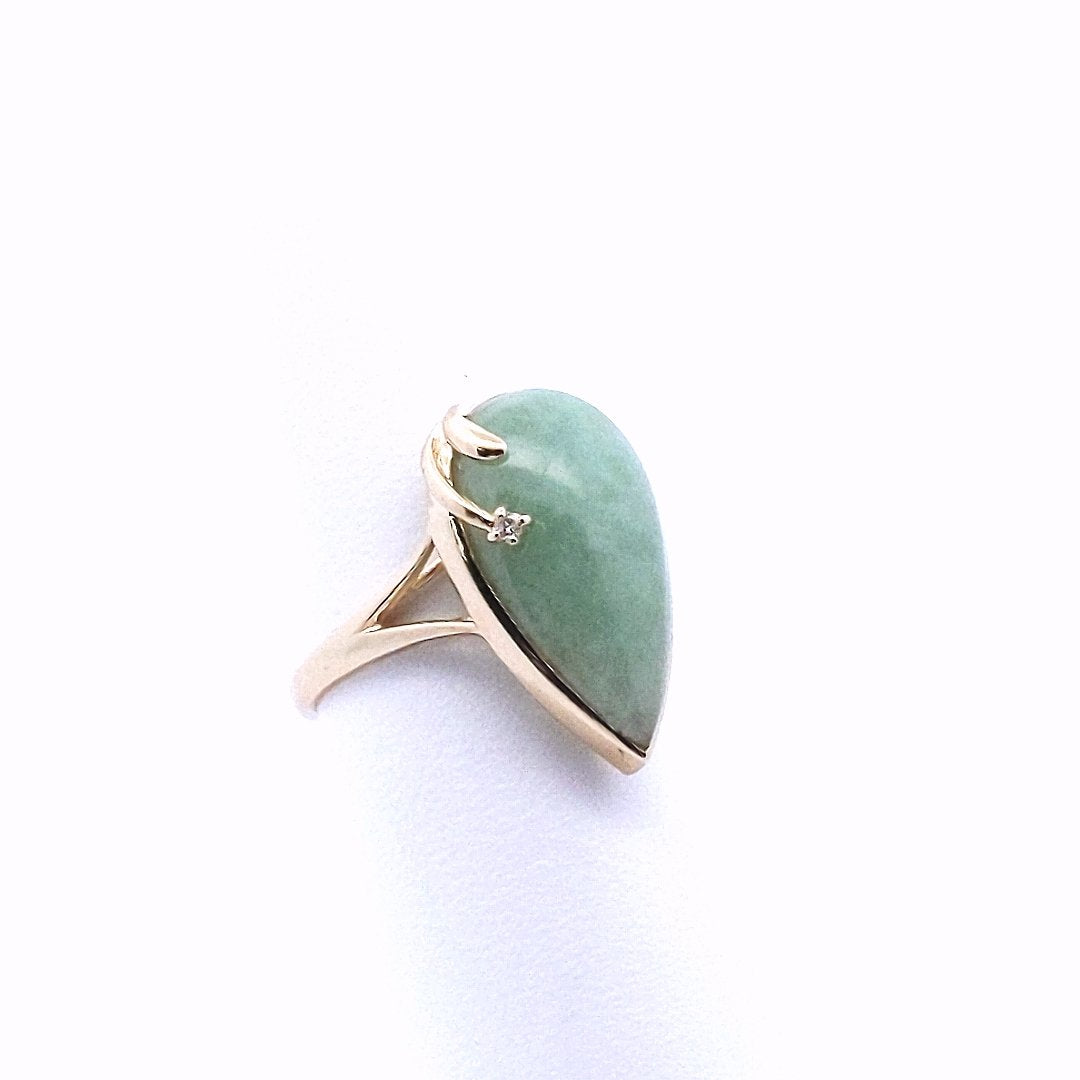 Estate $330 14K Yellow Gold Celadon Jade Diamond Ring