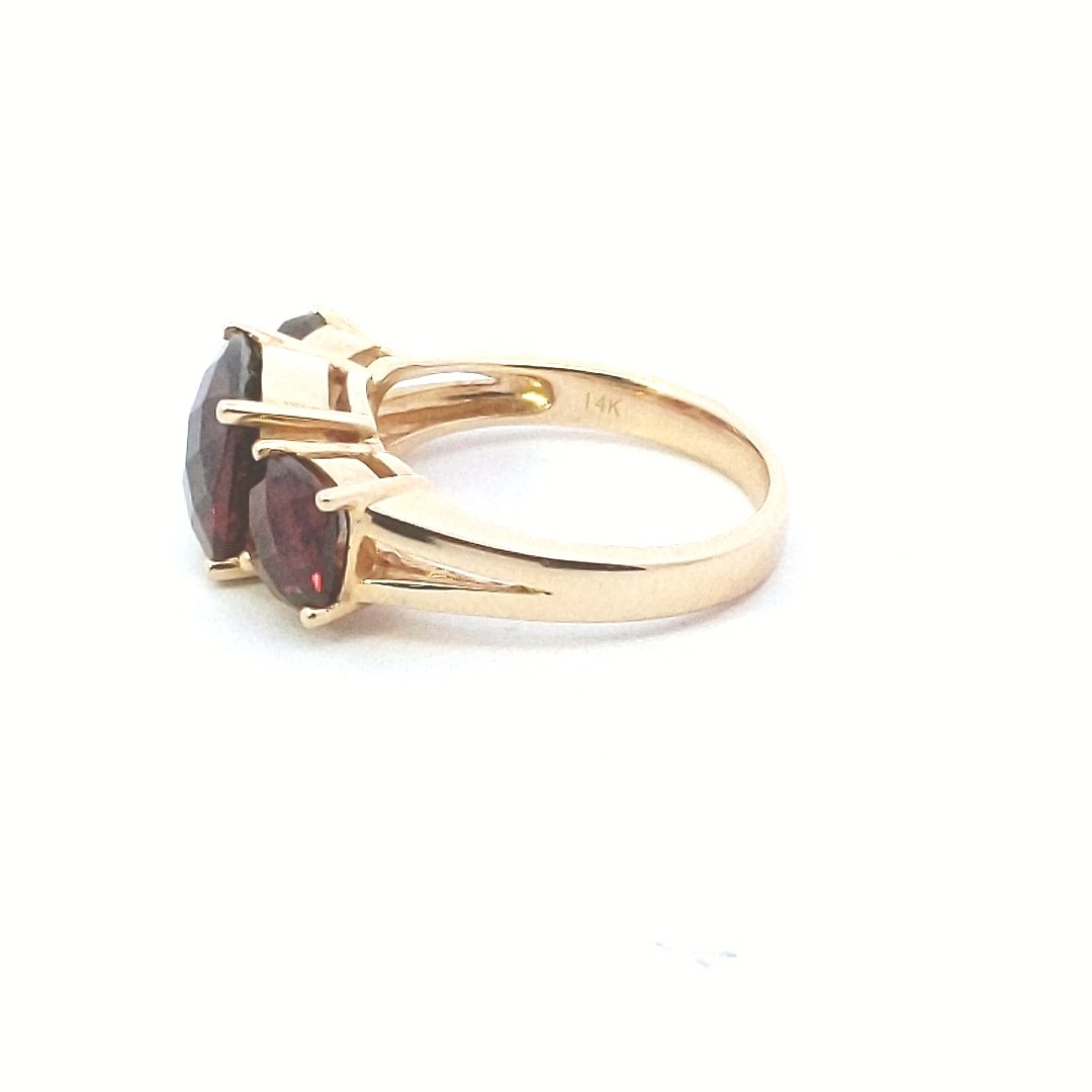 Estate $800 14K Yellow Gold Checkerboard Cut Cushion Garnet Ring