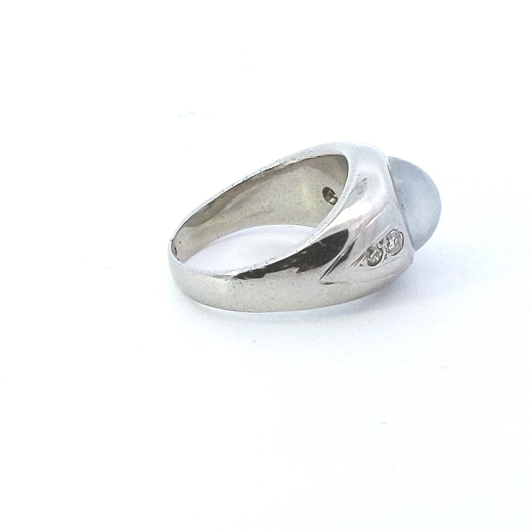 Vintage 14K White Gold Oval Gray Star Sapphire Diamond Ring