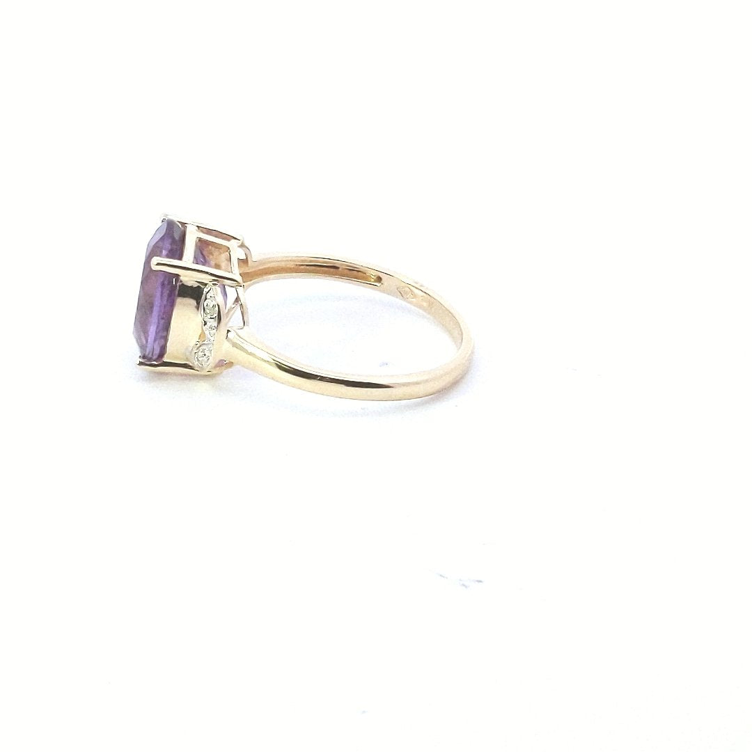 Estate $450 14K Yellow Gold Oval Amethyst Diamond Ring
