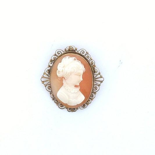 Vintage 18K Yellow Gold Hand Carved Shell Cameo Brooch